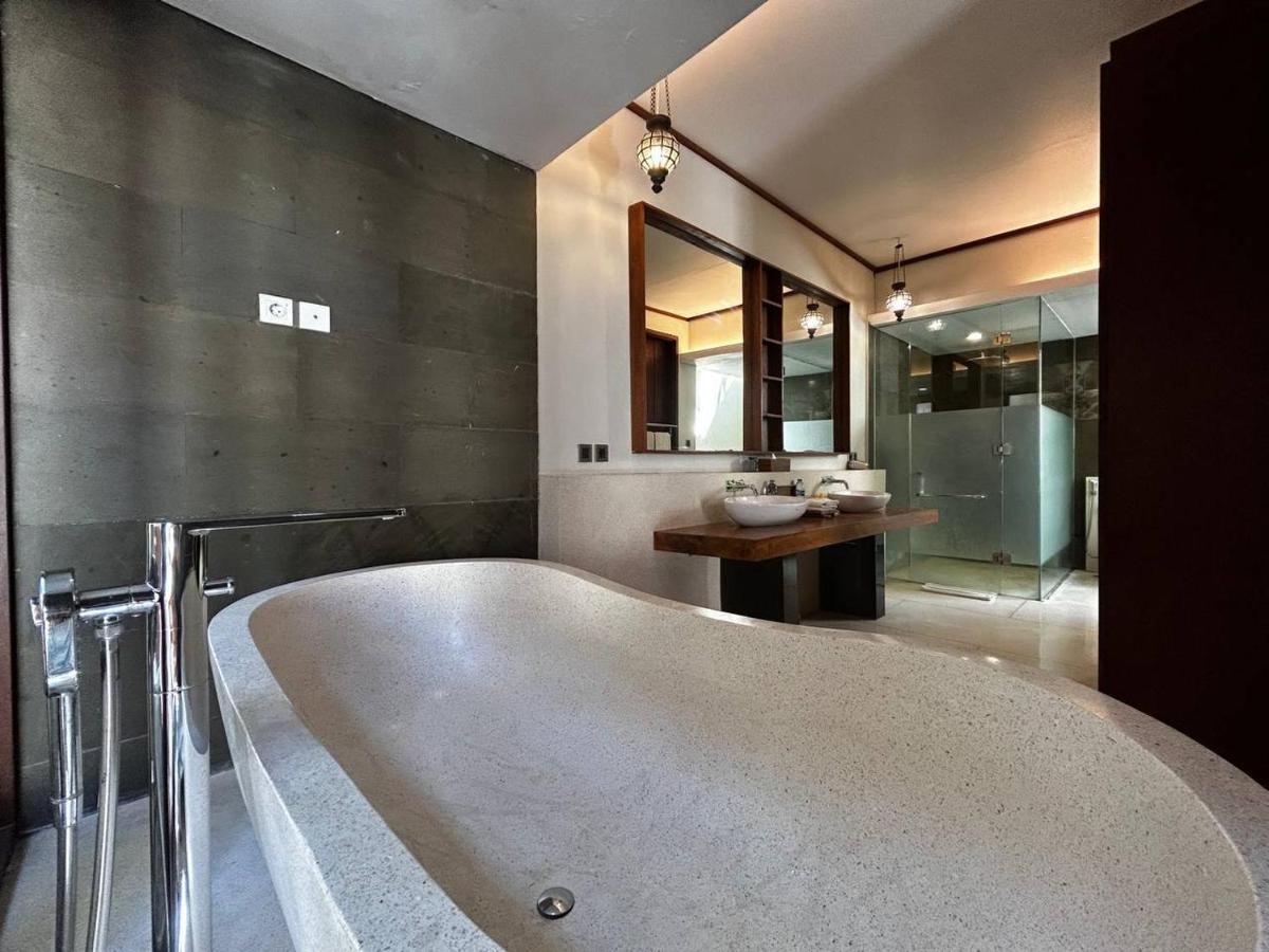 Deluxe Pool Villa One-Time Floating